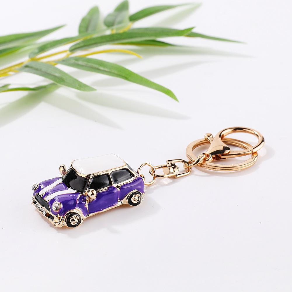 

Metal car keychain, mini vintage car, key pendant, European and American style, bag decoration