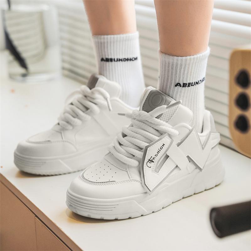 Board-Schuhe Herren 2024 Herbst neue Plateau-Brot-Schuhe College-Stil Trend Einzel-Schuhe Herren Outdoor-Mode Freizeitschuhe