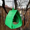 Großer Hängender Vogelfutterspender Kunststoff Hütte Form Vogelhaus Oberer Haken Regenfestes Dach Lebensraum für Wildtiere Außen Garten