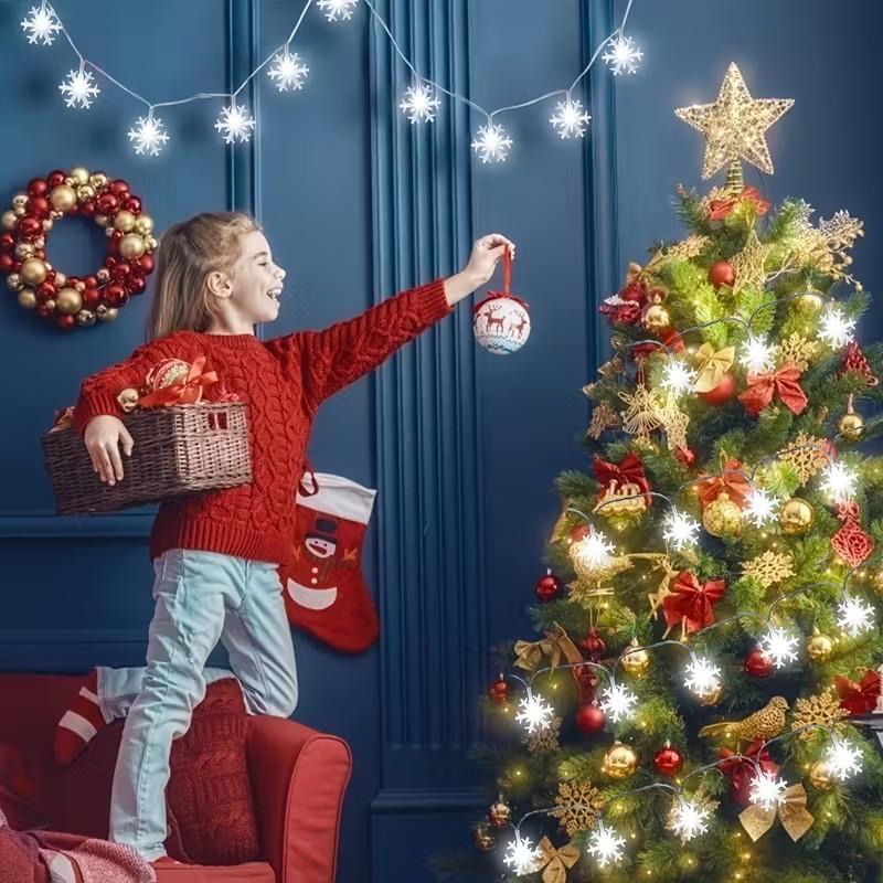 USB Style LED Snowflake Curtain Light for Party Romantic Christmas Curtain Lights Fairy Lamp for Home Garden Decoration 3 M / 6 M/10M