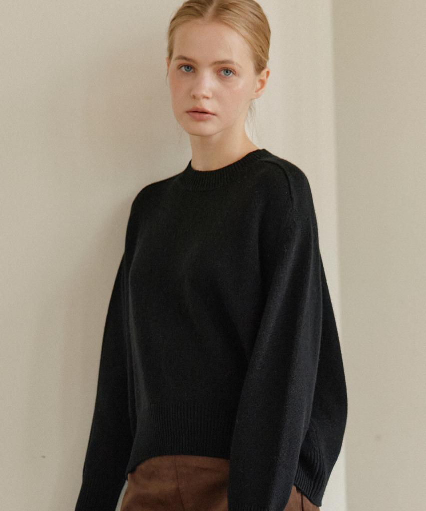 JE NE SAIS QUOI Loose Fit Crew Neck Cashmere Knit_ Black