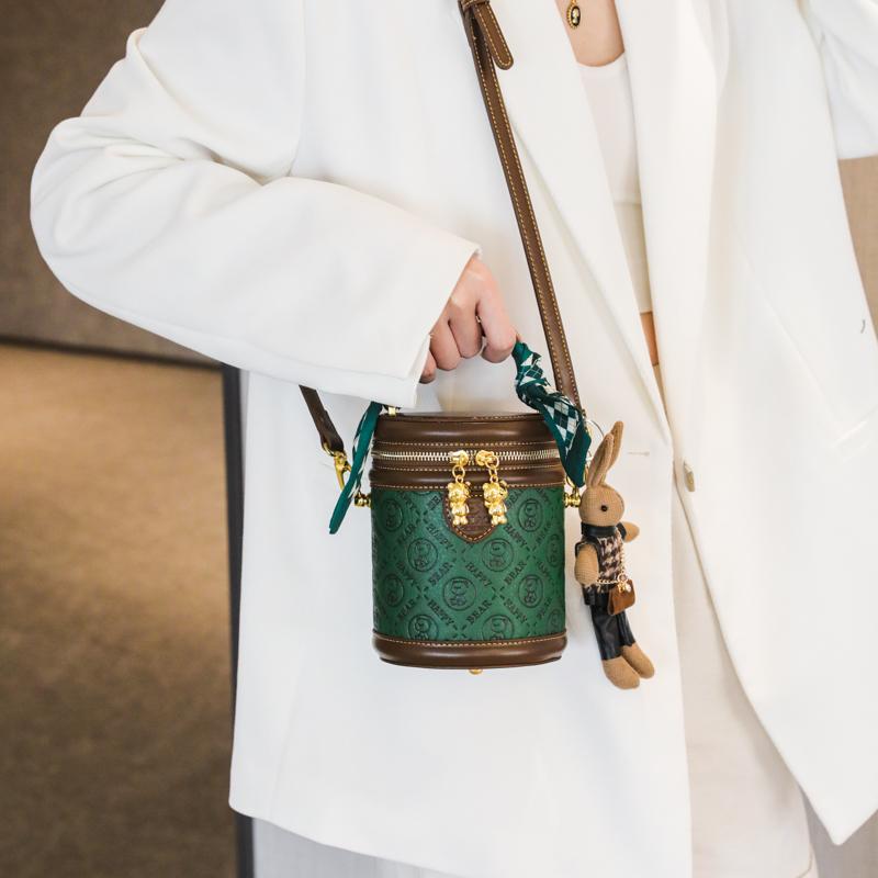 Fashion PU Leather Mini Bear Cylinder Handbag Women'S Crossbody Bucket Bag Women Zipper Shoulder Bag Scarf Decor