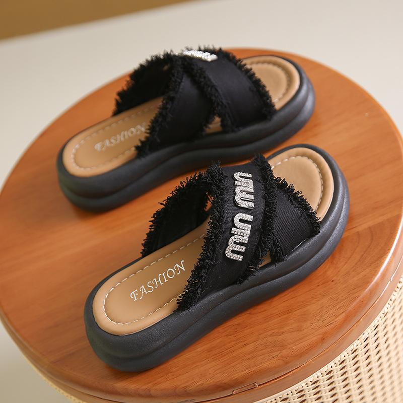 Slippers Girl 2025 New Summer Wear Fashion Niche Super Fire Cool Slippers Thick Bottom Fairy Style Beautiful with Skirt