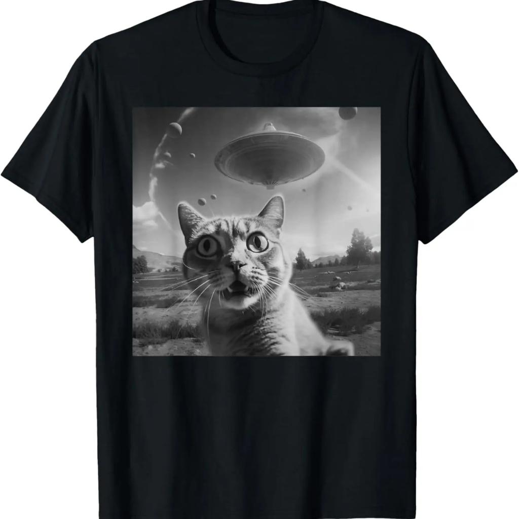 Surprised Cat and UFO Black and White Photo 1950s Alien T-Shirt (2)