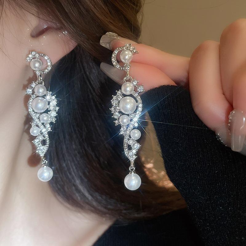 European and American Silver Needle Full Diamond Irregular Earrings Exquisite Luxury Design Earrings Niche Versatile Earrings