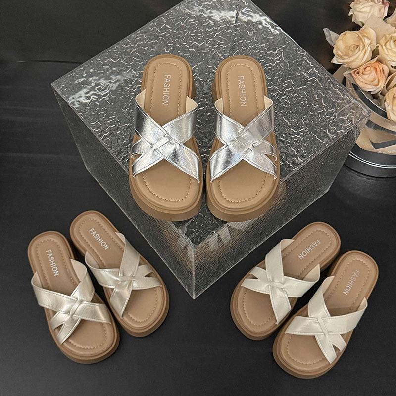 Internet celebrities popular thick bottom one-word drag women's summer wear 2025 new models with skirts French high-end popular sandals this year