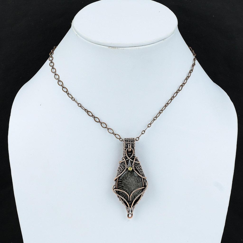 Pendentif Corail Raie Manta Pendentif Enveloppé de Fil de Cuivre Pendentif Fait Main Beau Pendentif Bijou en Cuivre Pour Cadeau Bijoux en Pierres Précieuses Enveloppés de Fil