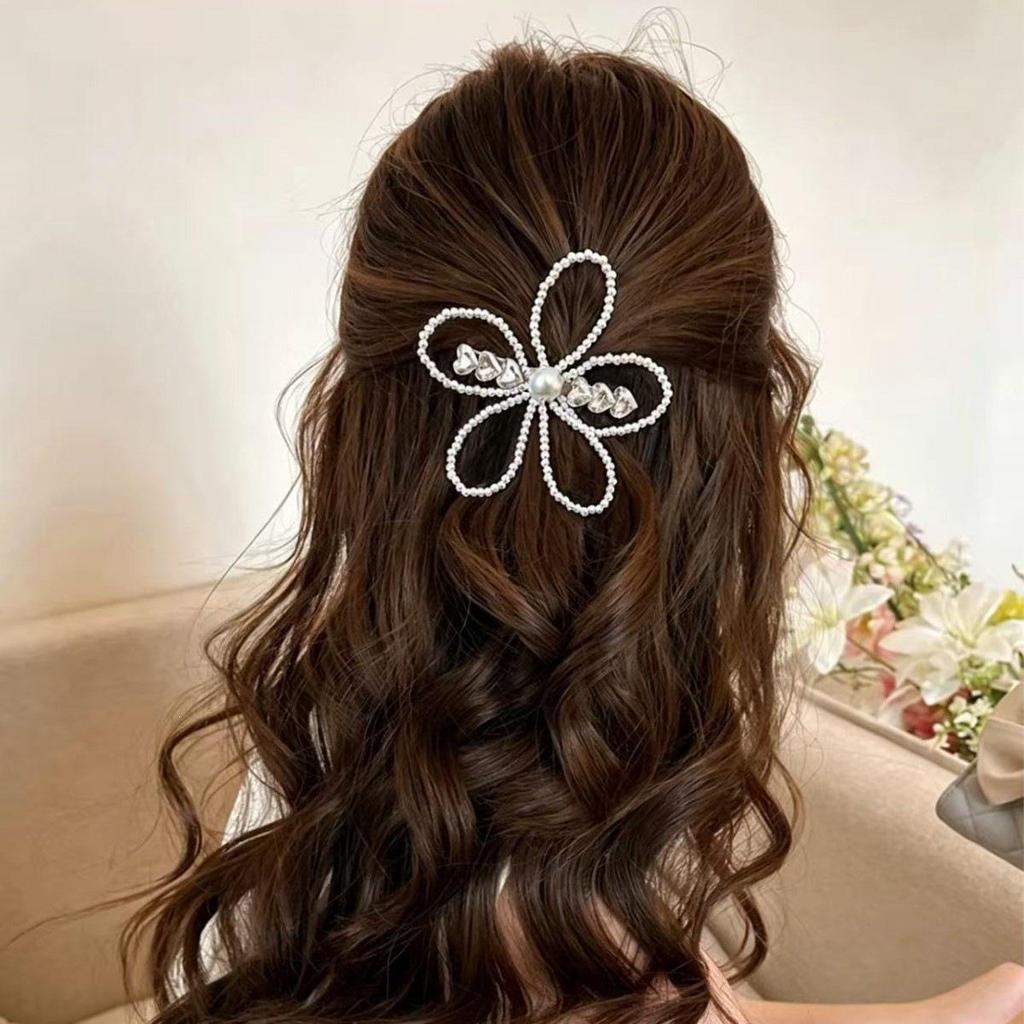 Exquisite Pearl Flower Duckbill Clip with Sparkling Diamonds: Elegant, Versatile Design