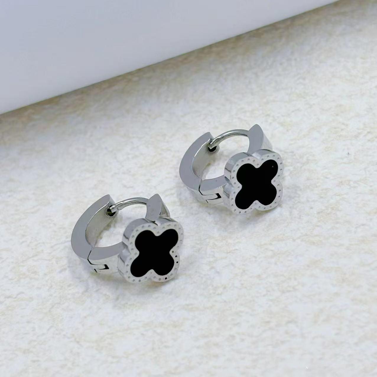 

Серьги Advanced Four Leaf Clover с невыцветающими застежками и серьгами из титановой стали