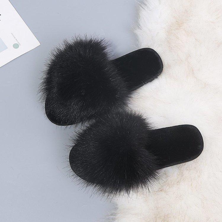 Fashion Women Slippers 2025 New Summer Slip On Flat Sandals Luxury Casual Lightweight Shoes Trend Beach Roman Slippers Home Slides Women