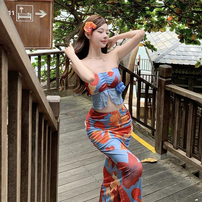 High-End Floral Bikini Three-Piece Set: Women's Slimming, Conservative Swimwear with Long Dress Cover-Up for Hot Springs.