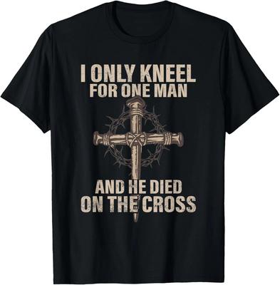 Je ne m'agenouille que devant un seul homme et il est mort sur la croix - T-shirt Jésus