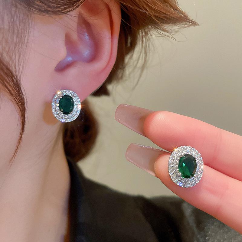 Silvernål Zirkon Utskurna Blomörhängen - Utsökta High-End Stiftörhängen med Känsla för Mode.