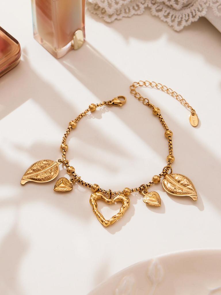 Qiong Yao Ocean-Style Shell & Fish Pendant Bracelet with 18k Gold PVD Plating