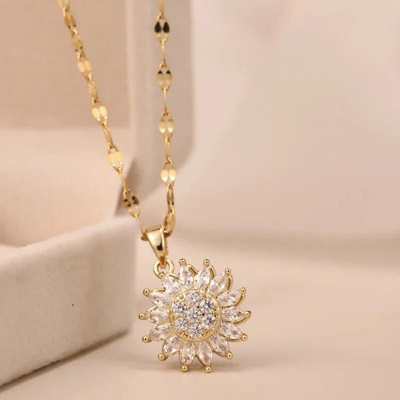 Women'S Rotatable Sunflower Collarbone Chain, Daisy Necklace, Fresh And Versatile Fashionable Neck Accessory.