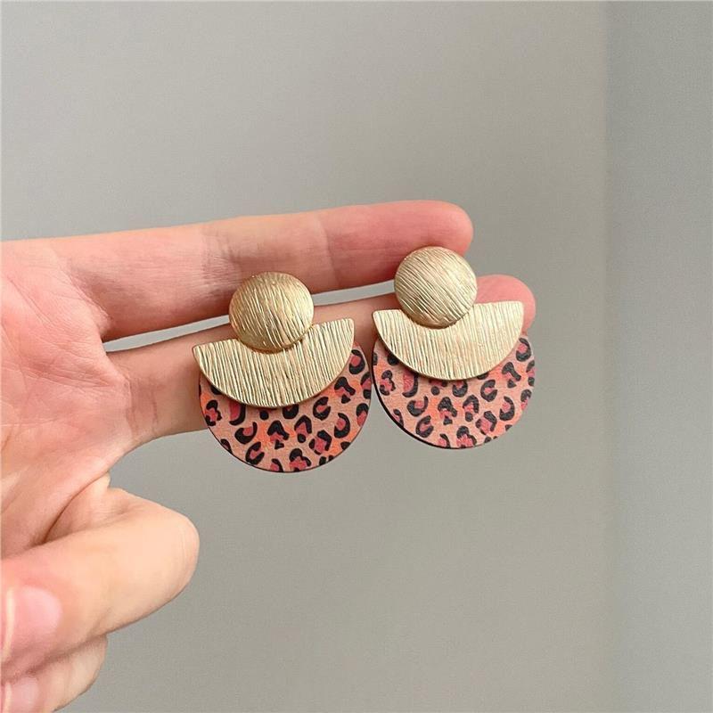 Серия Maillard Retro Brown: Серьги-пусеты в стиле легкой роскоши в гонконгском стиле для женщин - Модные и универсальные.