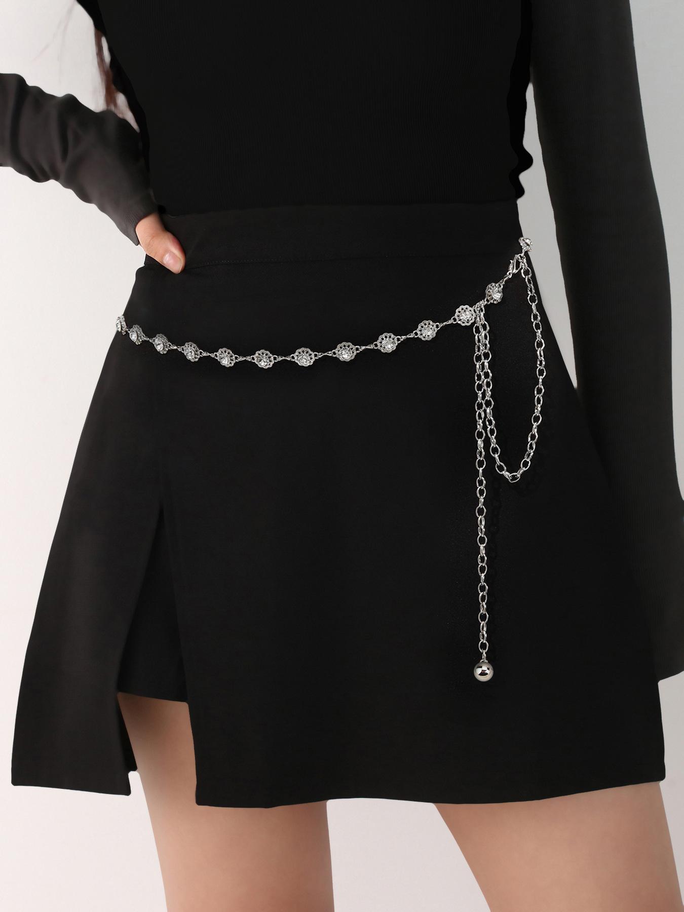 

One Silver Alloy Material Women Fashionable Flower Inlaid Waist Chain Halloween Summer, School Fall, Autumn, Halloween серебряный