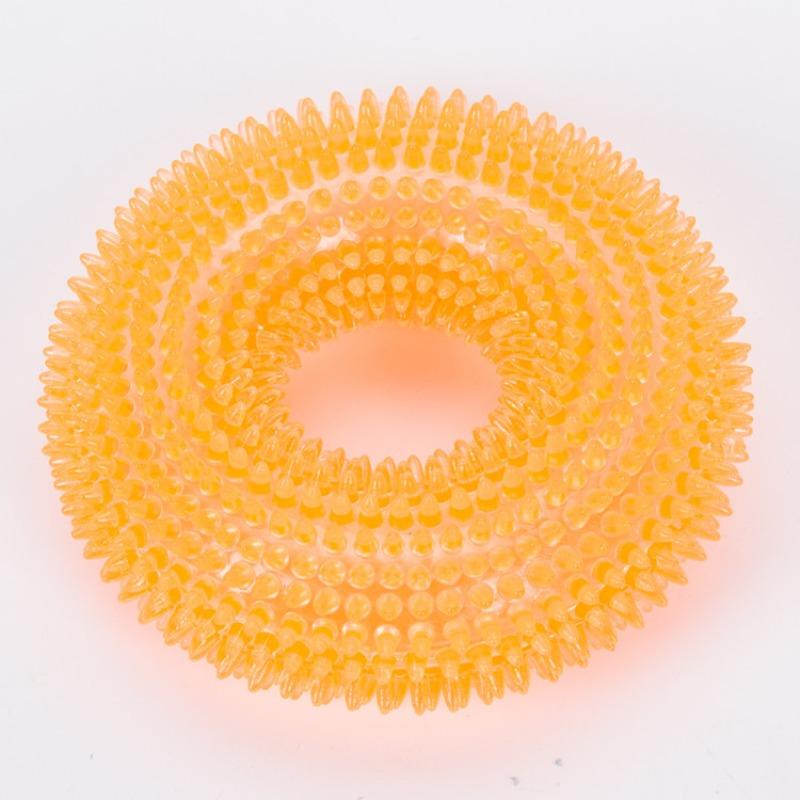 A Biting, Vocal, Thorny Ring Dog, Gnawing On Toys, A Large Dog, Teeth Cleaning and Grinding, Tires, Golden Retriever