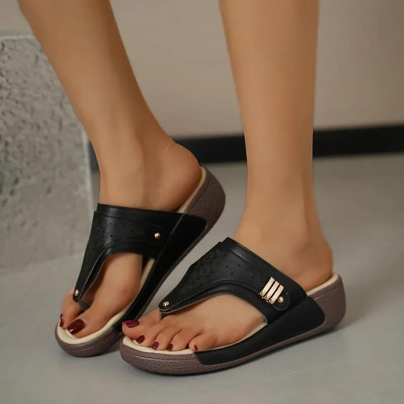 Fashion Ladies Shoes 2025 Summer Casual Women's Slippers Outdoor Rivet Metal Decoration Platform Wedge Sandals New Open Toe Slippers