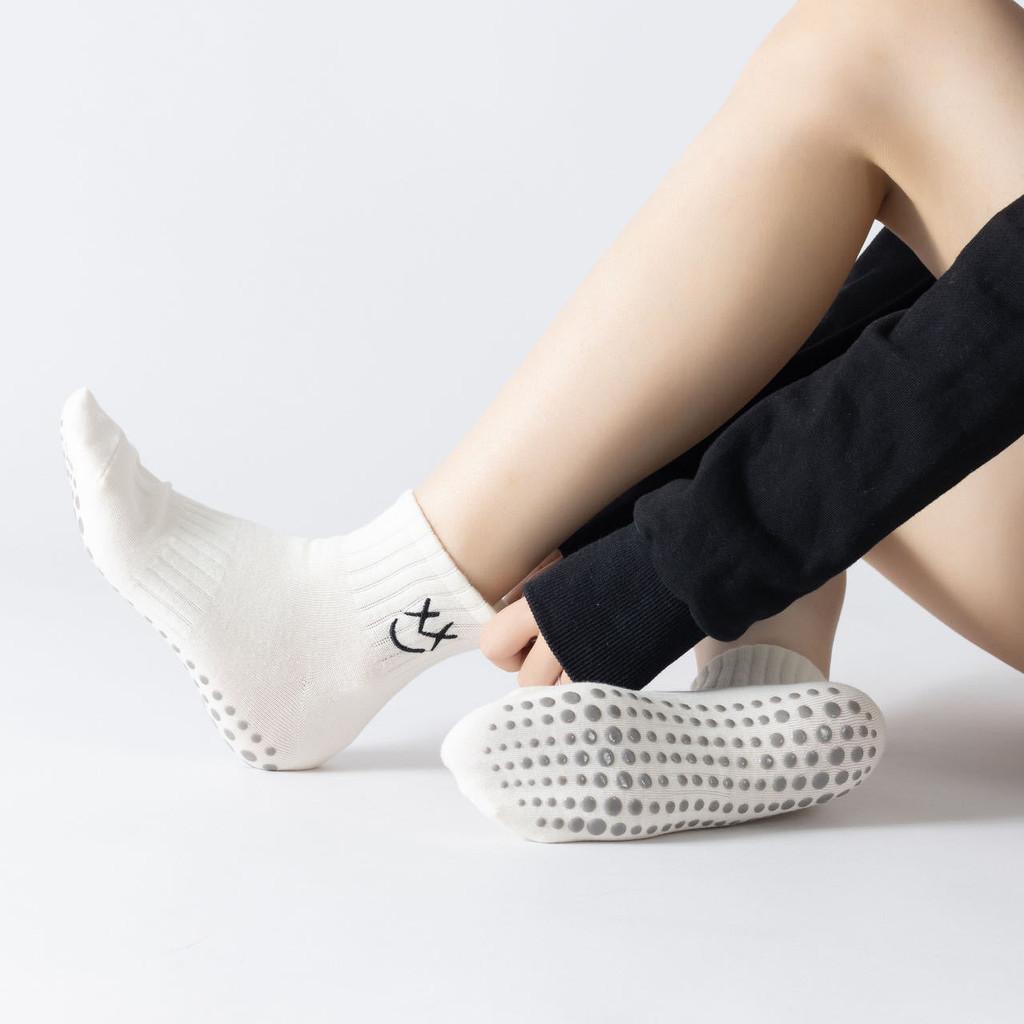 2024 Spring/Summer New Embroidered Yoga Socks for Women Breathable Non Slip Simple Versatile Floor Socks Sports and Fitness Socks