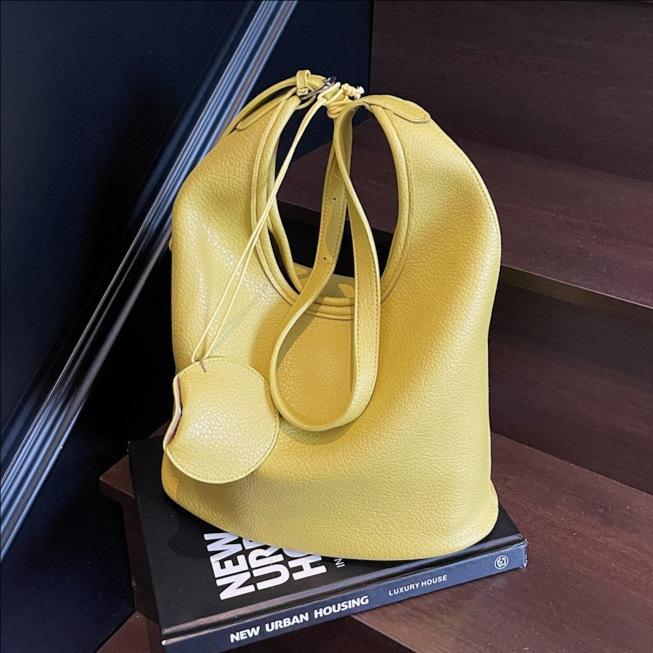 Shoulder Bag Women's Large-capacity Armpit Bag New Versatile Commuter Bucket Bag Tote Bag