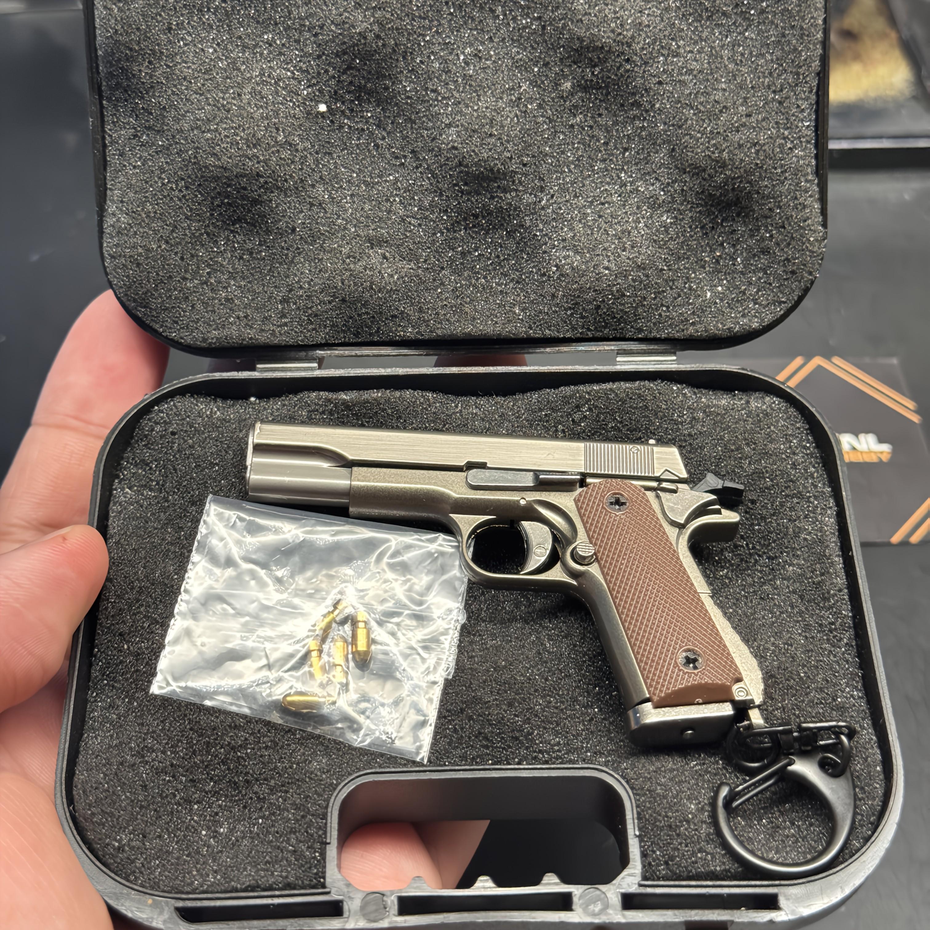 

Масштаб 1/3 Пистолет M1911 Цвет Серый Оружейный Металл Модель Пистолета Функция Выброса Пуль 5 Пуль Модель Ручной Пистолет Модель из Сплава Масштабная Мини-Модель Пистолета коллекционная