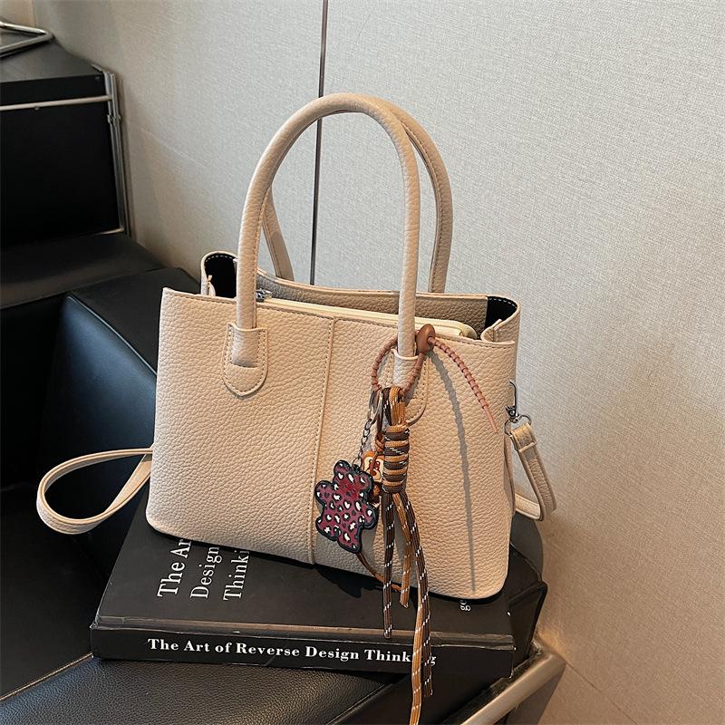 Retro Bag Women's Autumn and Winter 2025 New Versatile Casual Shoulder Messenger Bag Premium Texture Portable Tote Bag