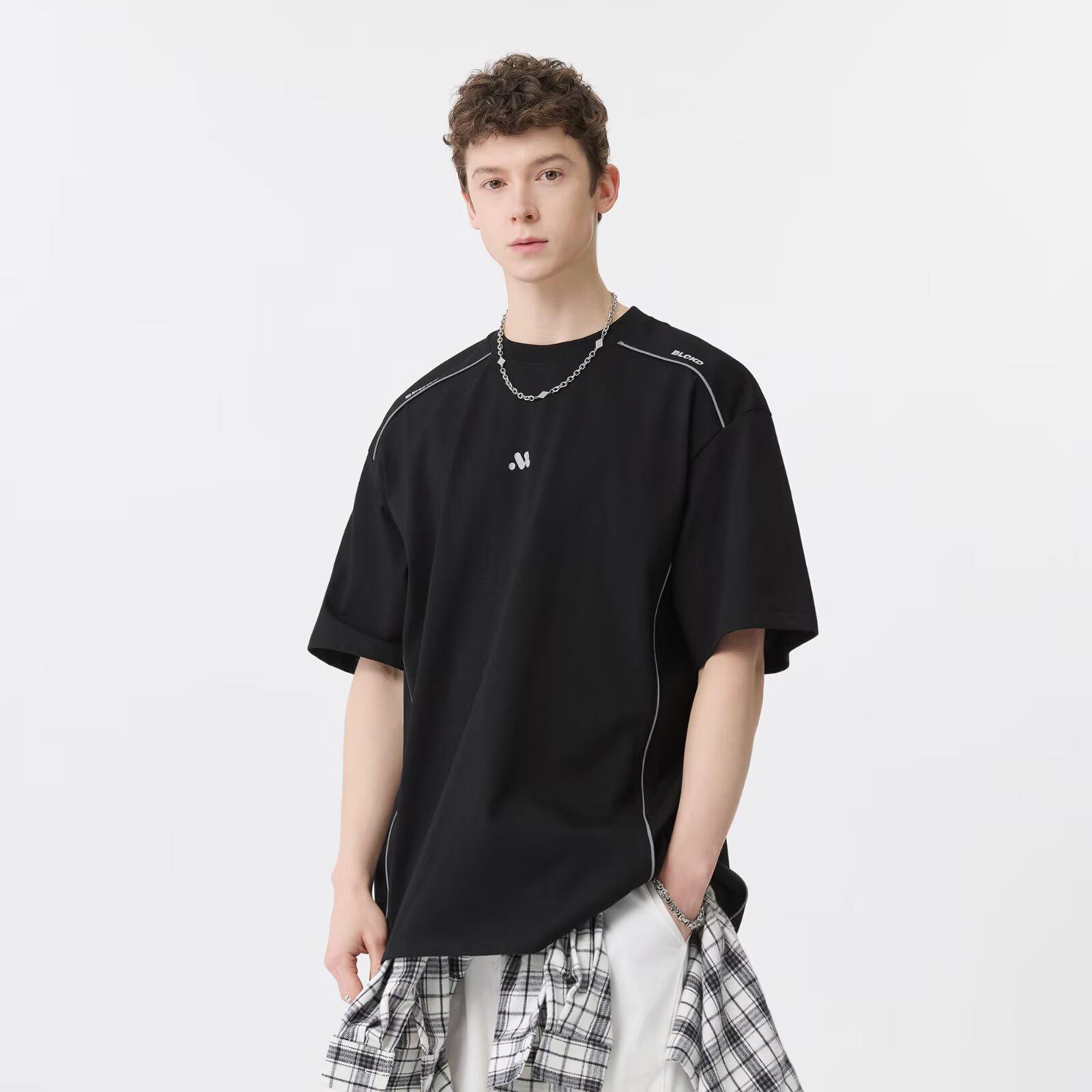 

Men s Retro Sporty Loose-Fit T-shirt - Comfortable Summer Design with Round Neck Large