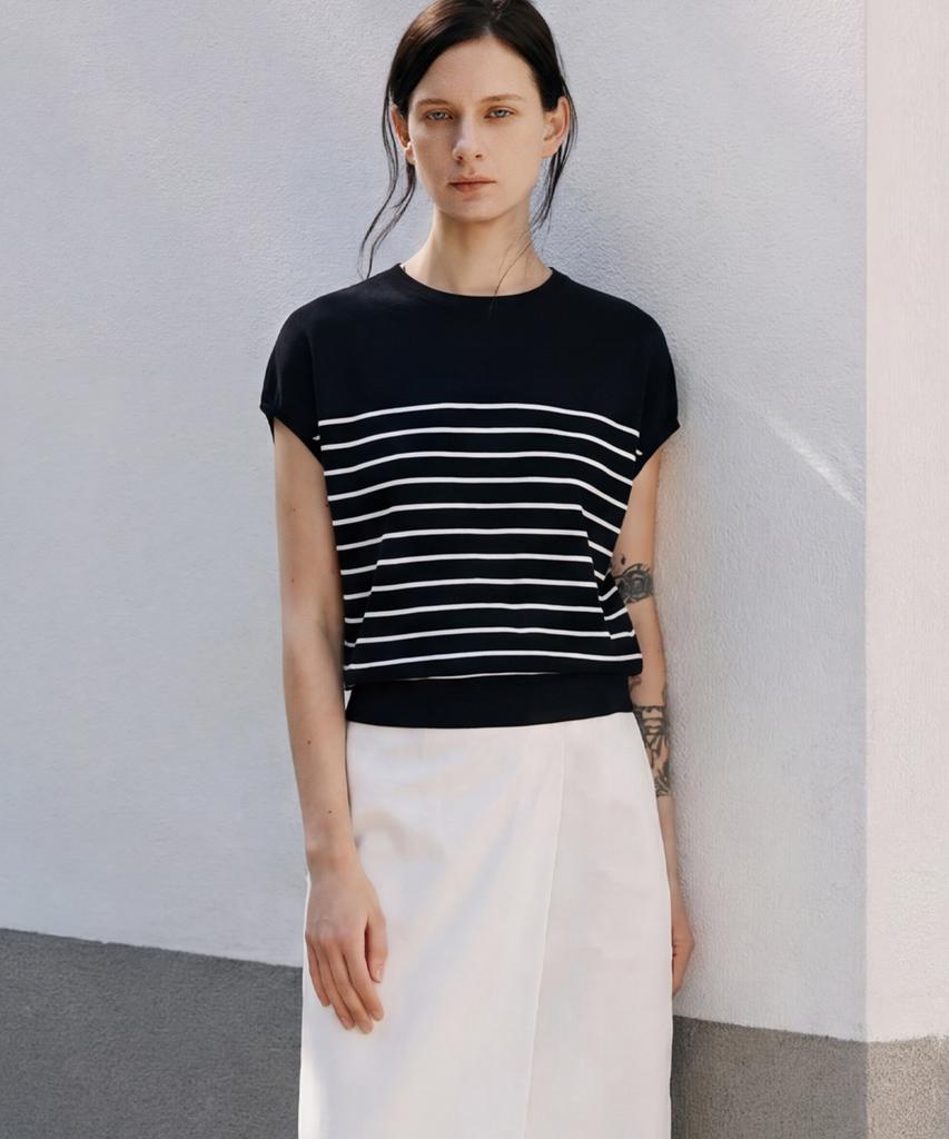 Aesmoeo Lea Dolman Sleeve Stripe Knit (Black)