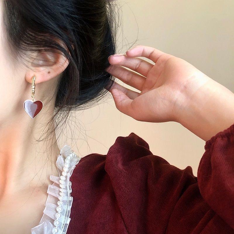 Design Tropfen Roter Herzanhänger Ohrring Damen Metall Goldfarbe Hochzeitsparty Hängeohrringe Metallschmuck