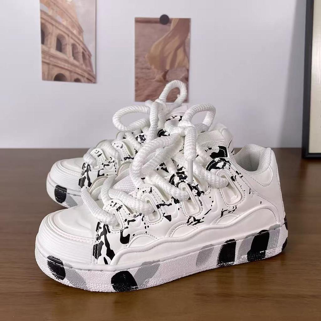 Ins Winter Graffiti Street Shot Flat Non-slip Board Shoes Niche Light Student Casual Sports Shoes Single Shoes
