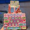 Fidget Tastatur Schlüsselanhänger Kleeblatt 26 Tasten Druckknöpfe Lanyard Einzigartige Stressbewältigung Neujahrsgeschenk für Teenager Kinder