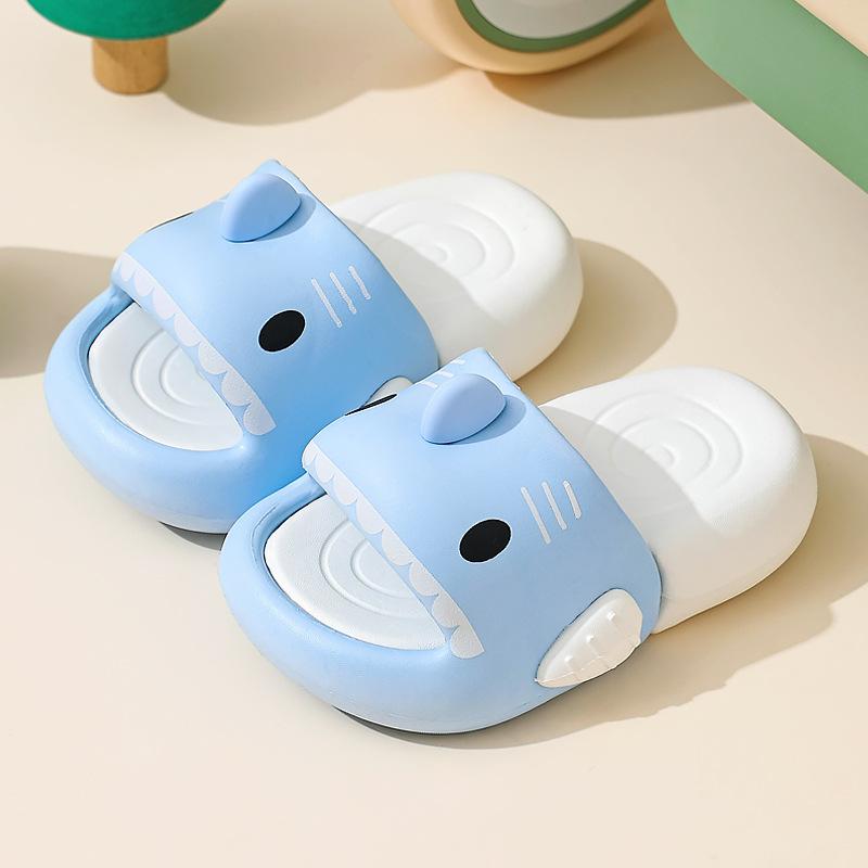 

2026New children s slippers for boys and girls, cute shark design, summer bathroom bathing slippers for toddlers and young children 180Code（Inner Length18C світло-синій колір