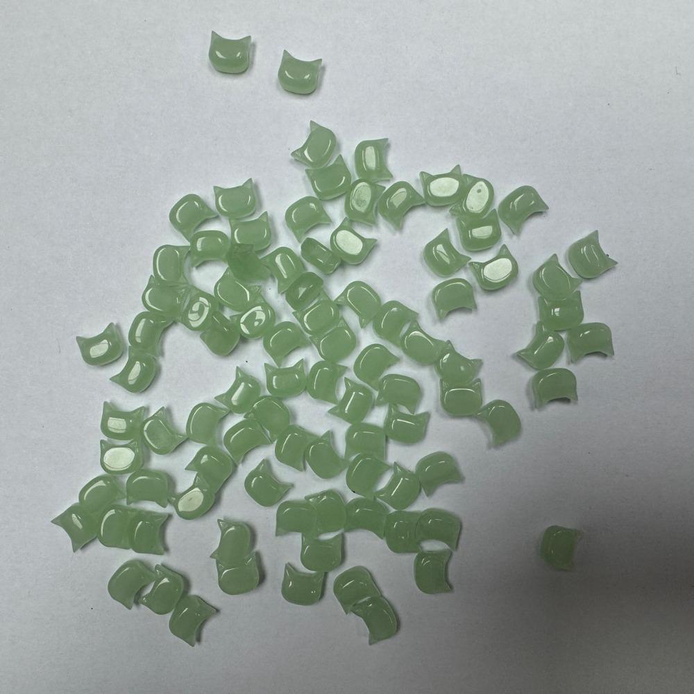 

DIY аксессуары аксессуары резная черно-белая безликая кошачья голова сквозное отверстие браслет аксессуары оптом 1pcs зелёный