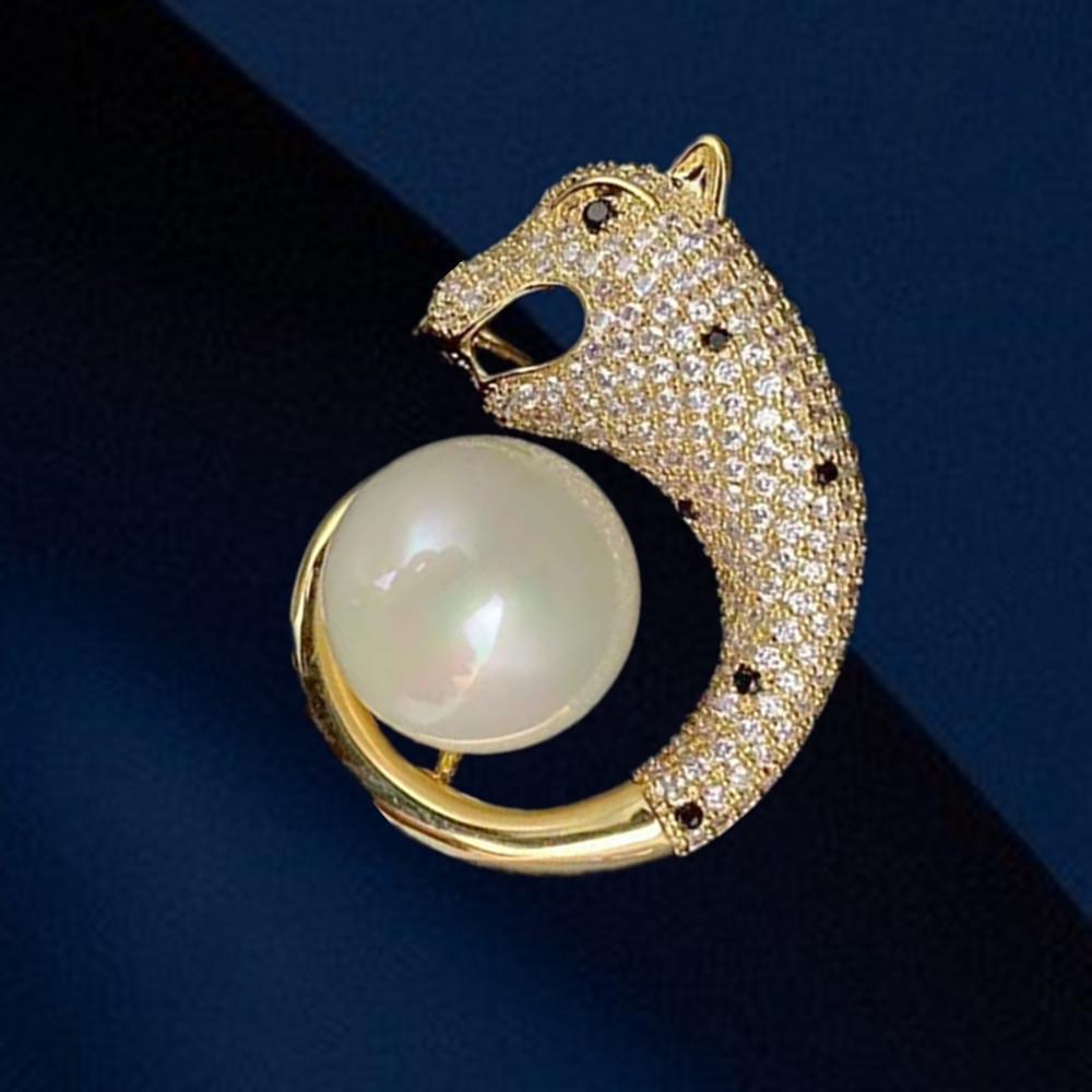 Luxury Copper Zircon Pearl Cheetah Brooch for Men and Women - Elegant Accessory for Suits and Shirts