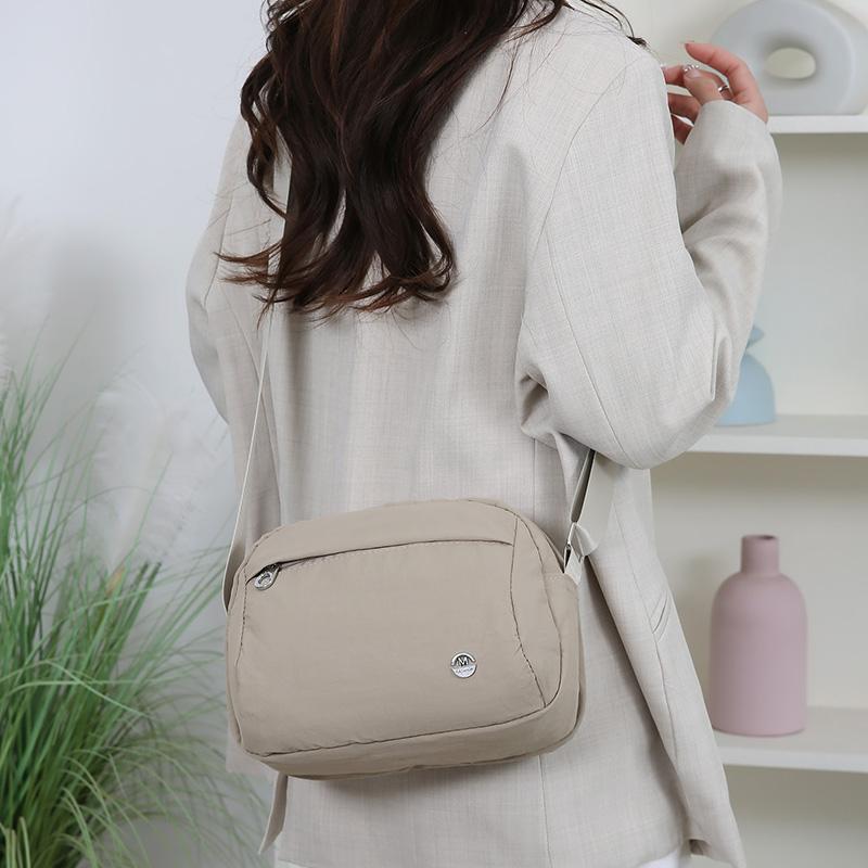 Codzienna nylonowa torba crossbody z wieloma przegrodami Lekka torba na ramię o dużej pojemności dla kobiet w średnim wieku Miejski minimalistyczny styl