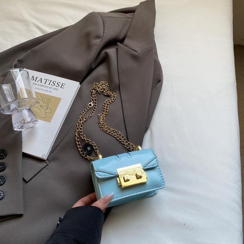 

Нишевая модная мини-сумка на цепочке 2025 весна новая корейский простой зарубежный стиль маленькая квадратная сумка конфетного цвета сумка-мессенджер синий