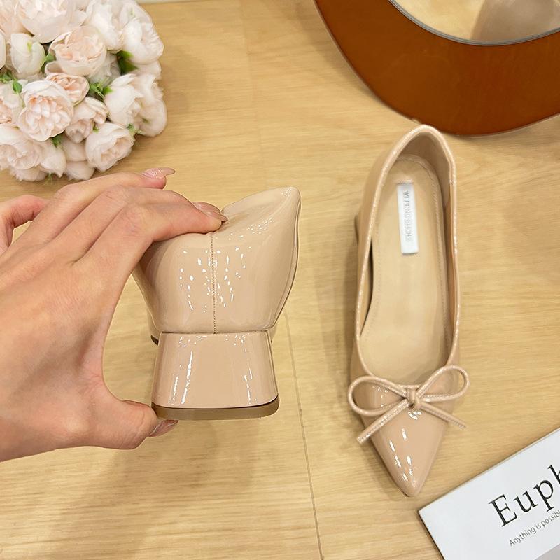 Pointed small man bow evening evening shoes 2025 new soft sole gentle thick heel patent leather inner height increase single shoes women
