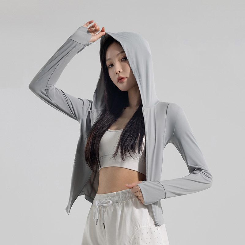 

Женская быстросохнущая пляжная куртка с капюшоном UPF50: Дышащая защита от солнца с длинным рукавом для активного отдыха M (50-60 kg) светло-серый