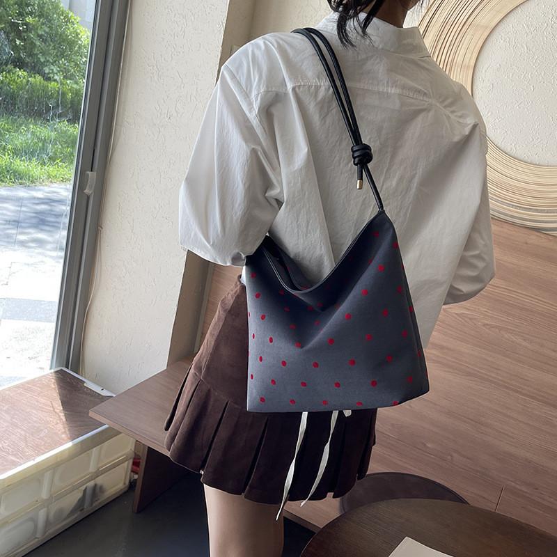 Stylish And Chic Bucket Bag For Women With Unique Design In Fashionable Colors And Patterns