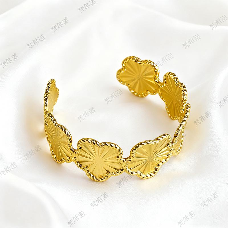 Elegant Women's Stainless Steel Hollow Bracelet - Luxury Feel