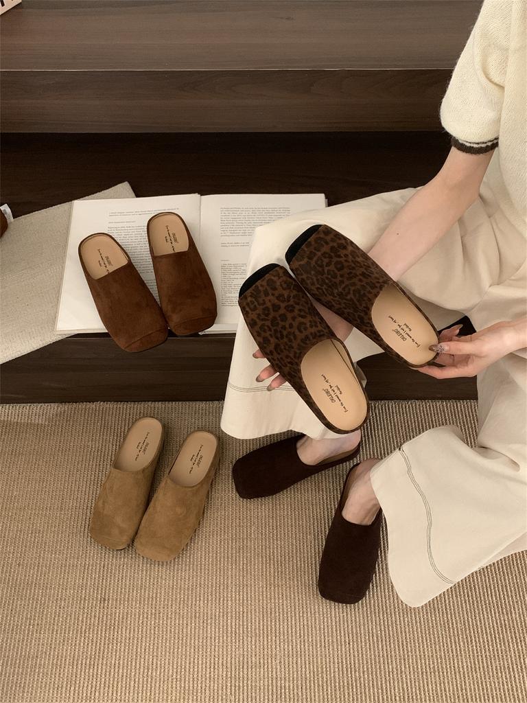 Retro evening wind soft bottom bag head slippers women's 2025 autumn and winter new niche leopard print Birkenstock slippers lazy half drag