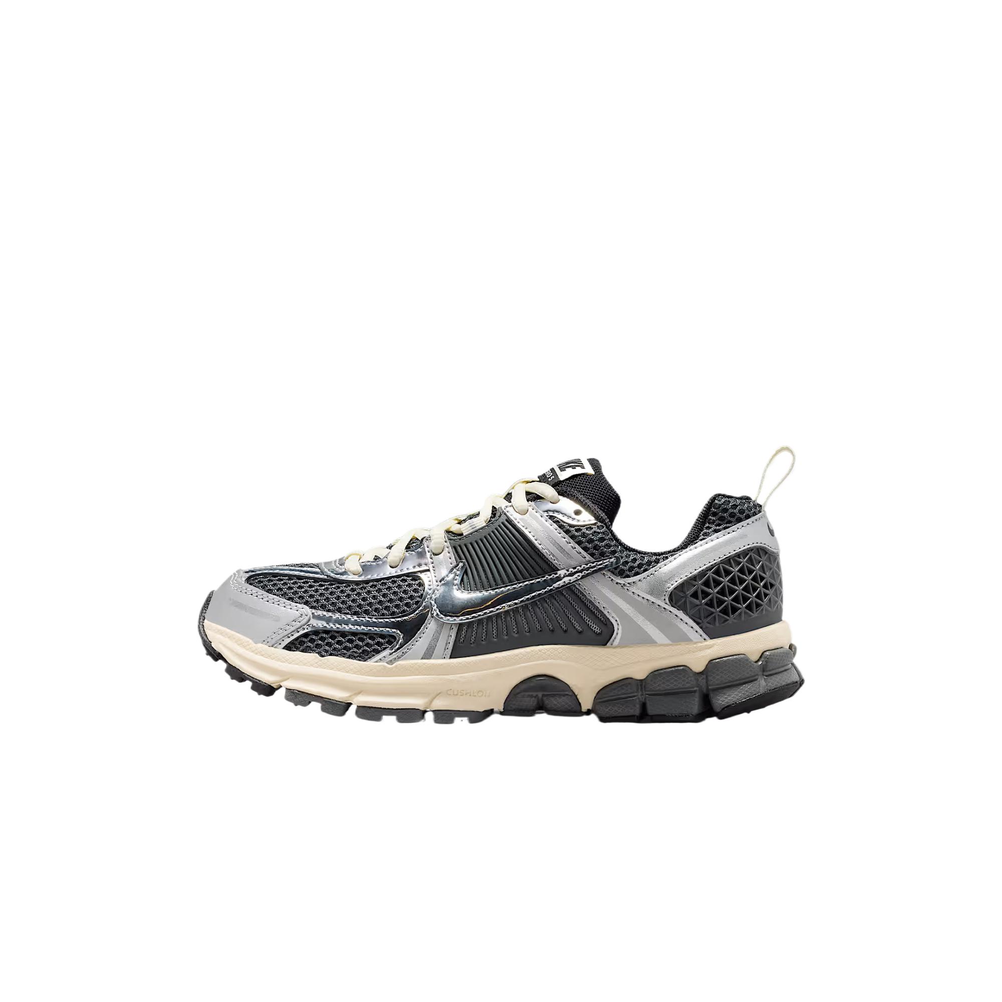 

Nike Vomero 5 GS Iron Grey Kids Sneakers Black Metallic-Silver Coconut-Milk IM9467-002 37.5