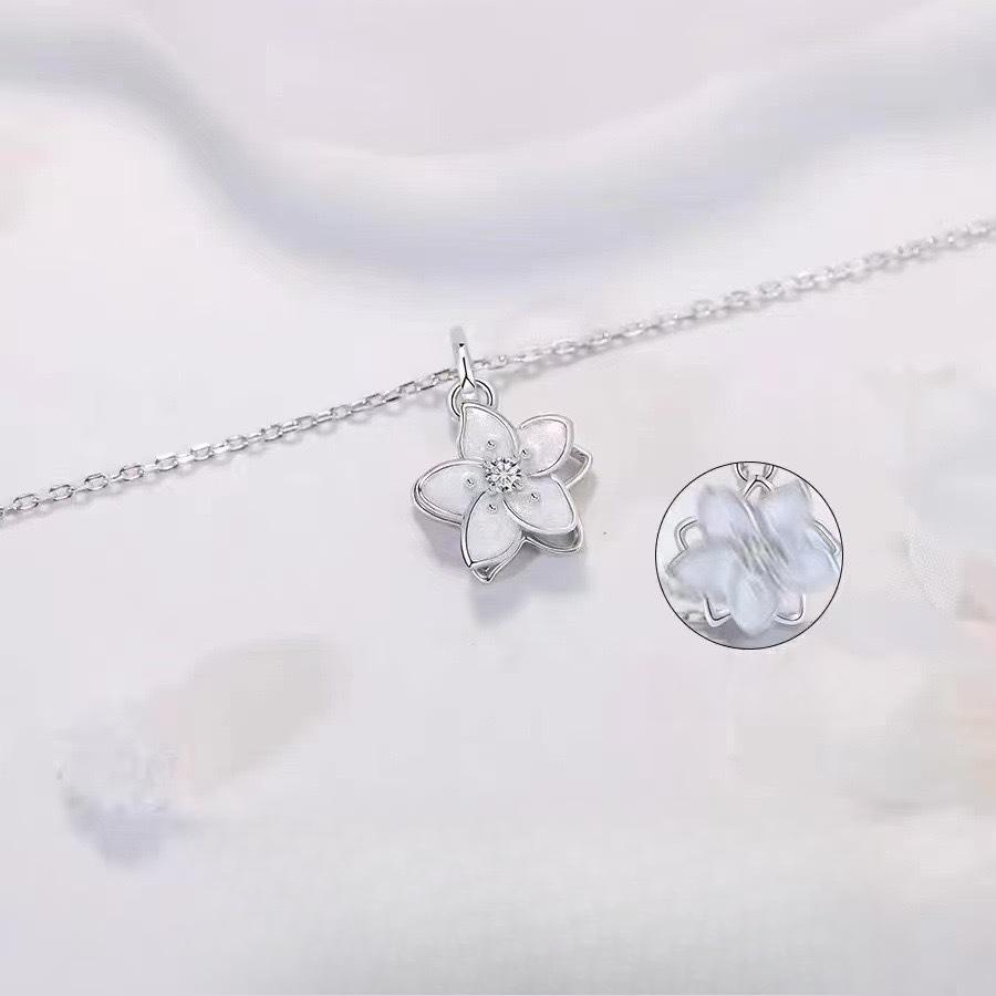 Rotierende Jasmin-Halskette für Damen, Nische, High-End-Sinn, leichtes Luxus, neue chinesische rotierende Blumenanhänger-Schlüsselbeinkette