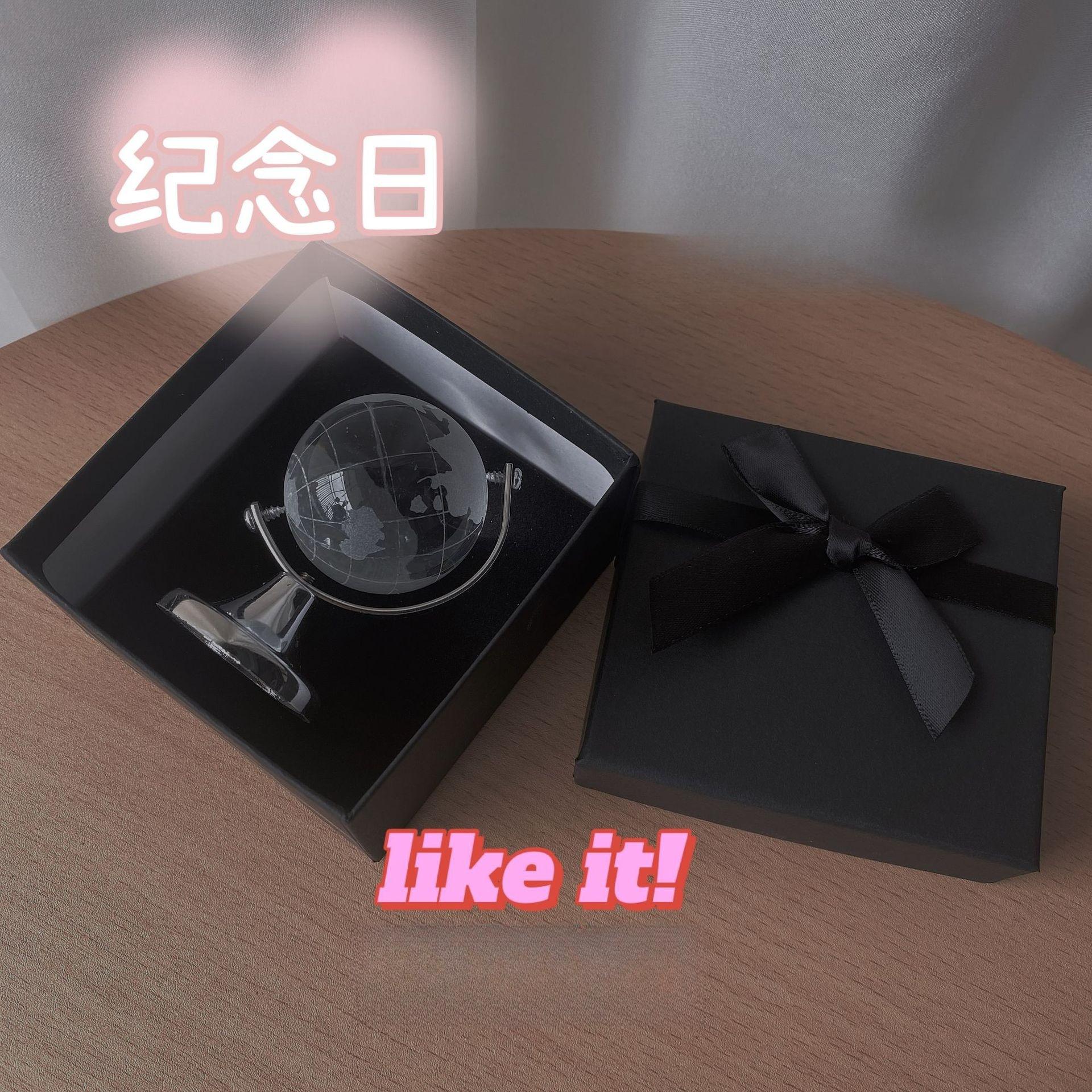 

Creative 360° Rotatable Transparent Crystal Relief Globe, Cute Tabletop Decoration, Household Mini Decorative Gift Box Packaging
