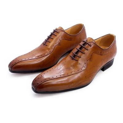 Fashion 2024 Classic Handmade Men's Pointed Leather Shoes Luxurious Business Casual Formal Shoes Brown Fashionable Carved Oxford Shoes