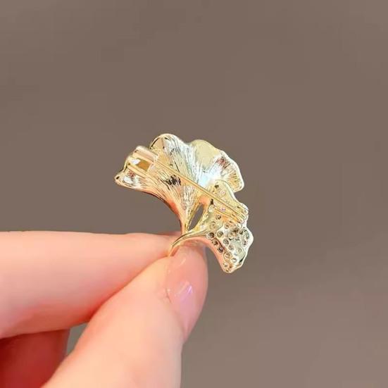 Ginkgo Leaf Brooch Elegant Faux Pearl Lapel Pin Rhinestone Leaf Brooch Pin for Women Coats Shirts Scarves Shawls Bags