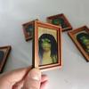 Magnete Divertente a Forma di Rana per Frigorifero con Portafoto Mini Rana di Legno Taglio di Capelli Adesivo per Frigorifero Ornamento Bizzarro per Uso Domestico e Ufficio