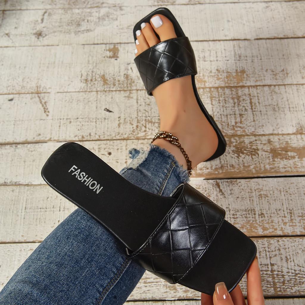 Designer Woman Flat Slippers Casual Bottom Slippers Luxury Designer Sandals Summer New Lightweight Shoes for Women Slides Women