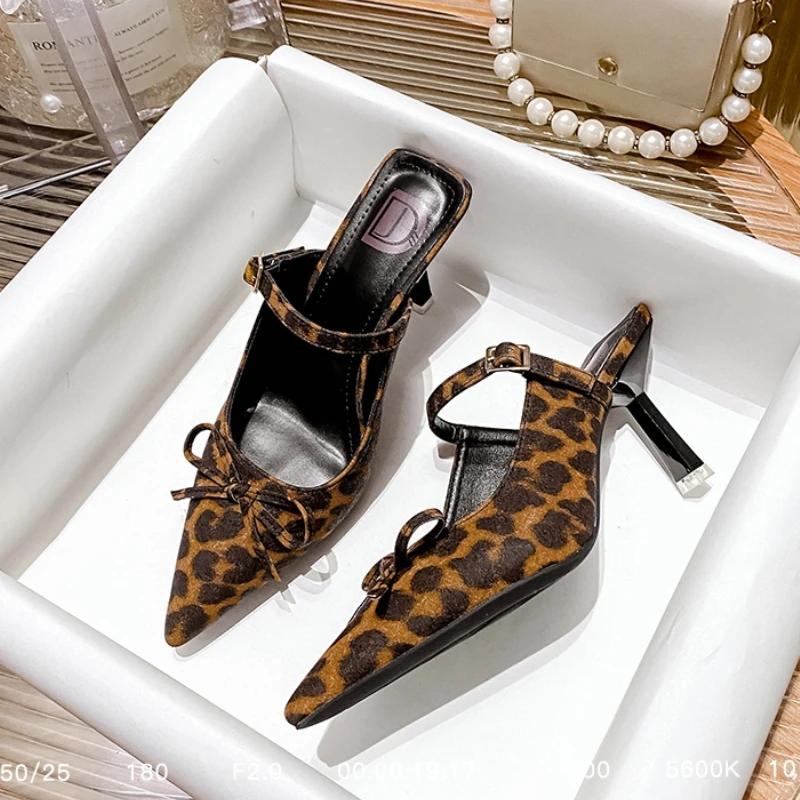 

Домашние тапочки для женщин Базовые шлепанцы Острый носок Тонкий высокий каблук Обувь Женская Однотонные Леопардовые С бантом-бабочкой Летние тапочки 40 леопардовый